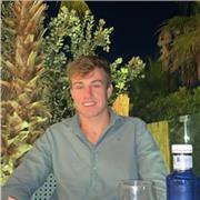 Estudiante de 1ero de carrera de ade en ingles y un master de international banking y finance en Cunef, nivel c1 de ingles y se me dan muy bien las mates. Aparte soy muy deportista y un chico muy sociable